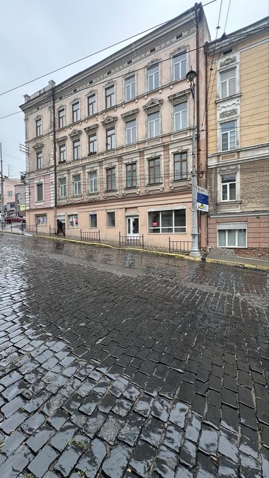 Продаж; приміщення; Чернівці; центр; фасад