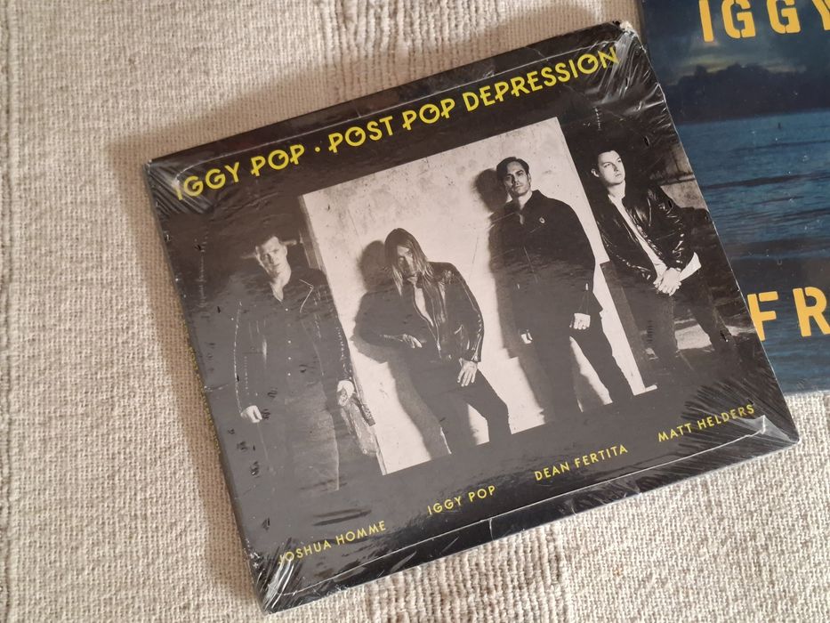 Dois cds ainda selados de Iggy Pop