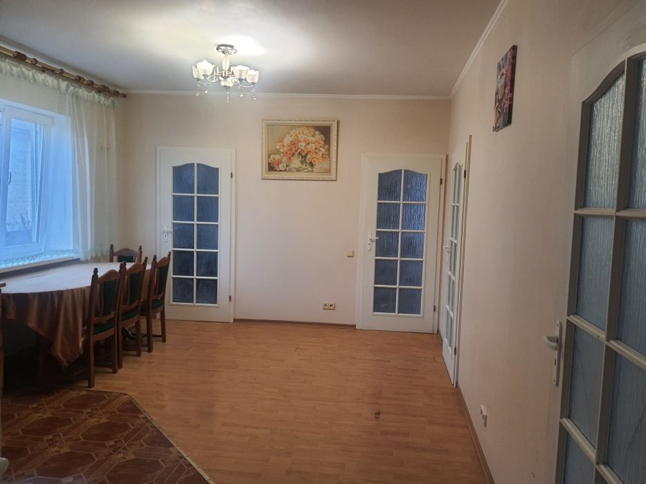 Будинок в смт.Володарка, 4 кімнати.