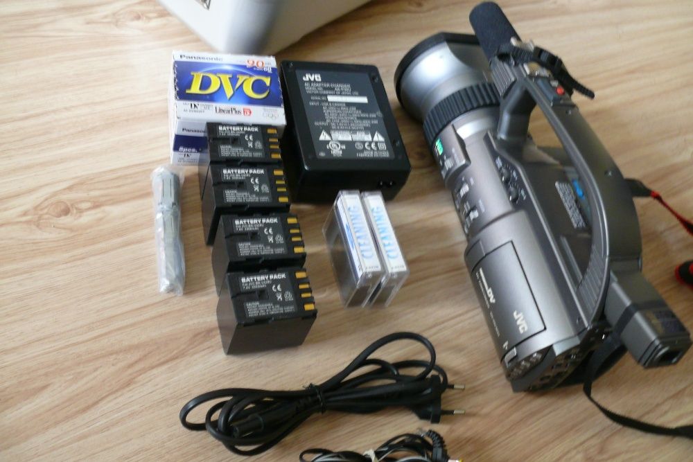 Видеокамера/камкодер JVC JY - DV 300