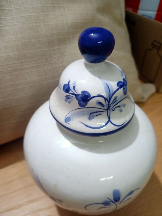 Pote em faiança da Cerâmica de Viana