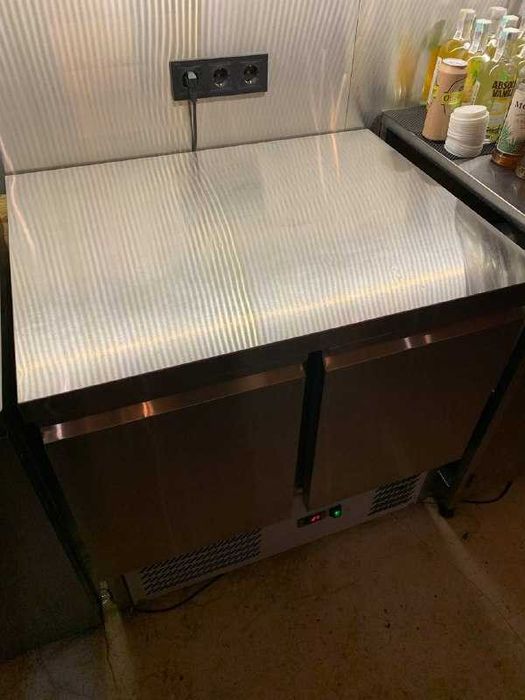 Стіл холодильний Hurakan HKN-GXS2GN. 2-дверний. Нержавійка