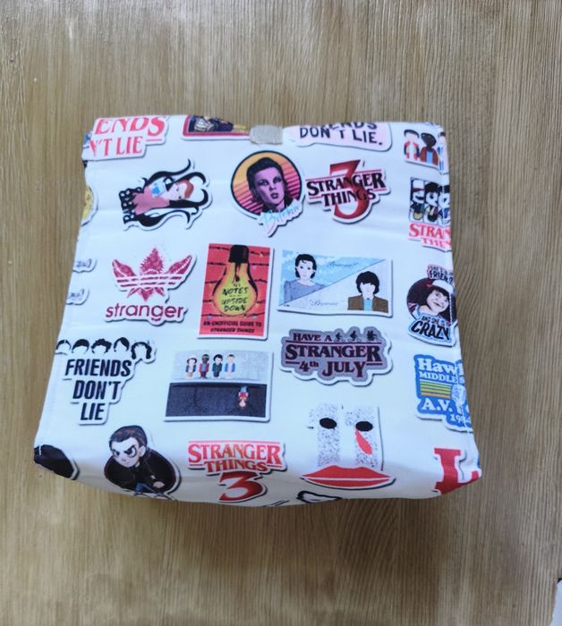 Bolsa - lancheira acolchoada Stranger Things