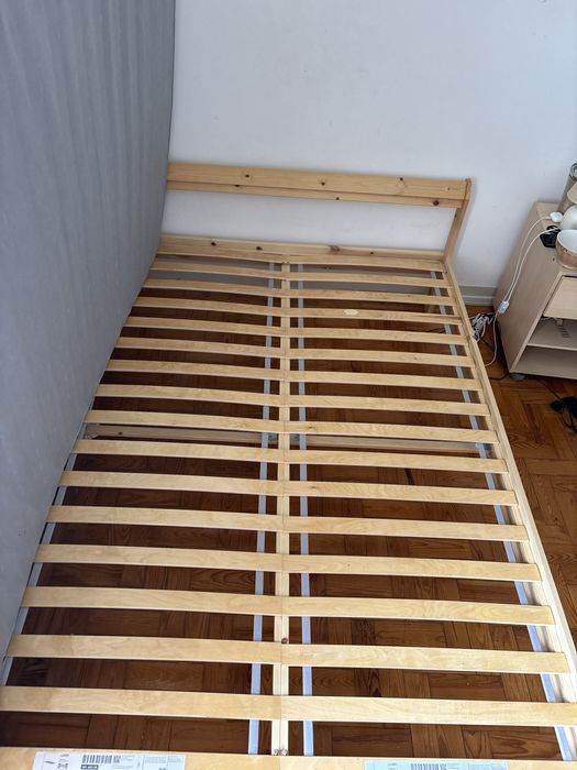 Cama de casal do IKEA