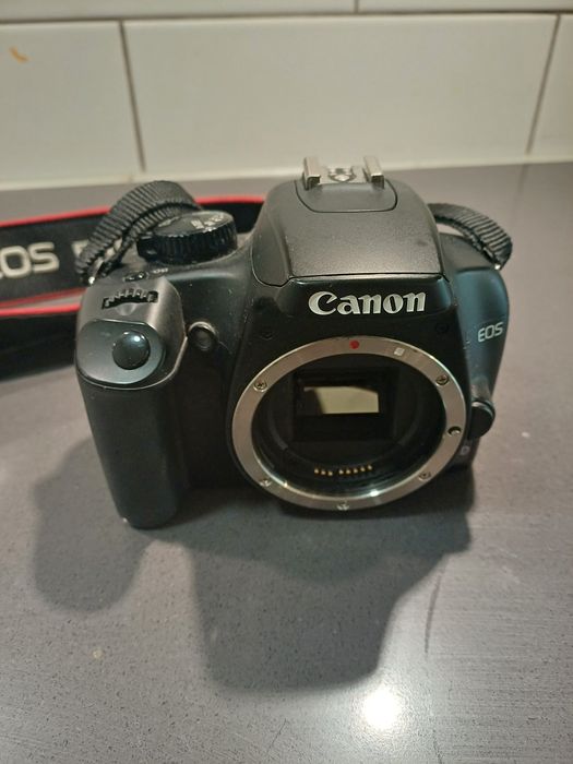 Продам Canon EOS 1000D