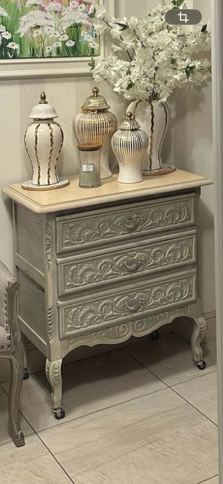 Komoda antyk rzezbiona