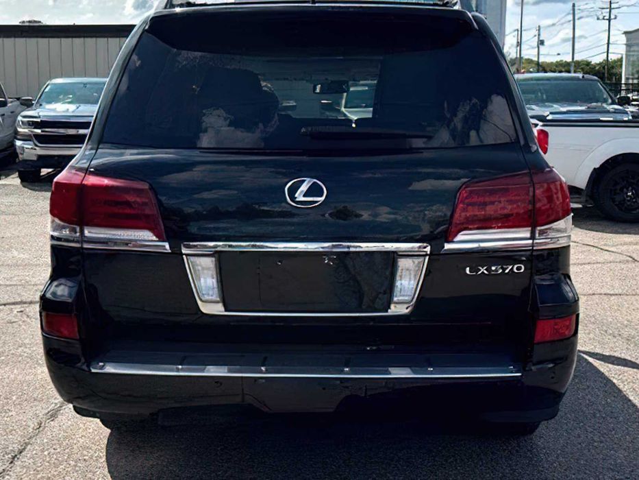 Lexus LX 570      2014