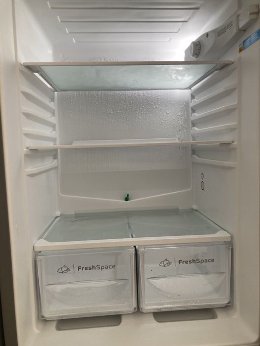 Garantia 2 anos - Frigorífico Combinado INDESIT CAA 55 NX 1