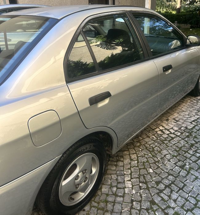 Carro ligeiro Mitsubishi lancer