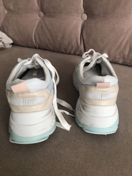 Buty sportowe typu adidasy