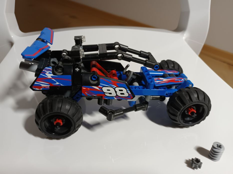 Lego Technic 42010 Samochód off-road racer.