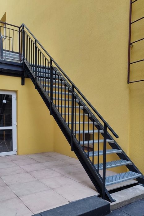 Schody metalowe zewnętrzne i wewnętrzne klatka schodowa Wysoka Jakość