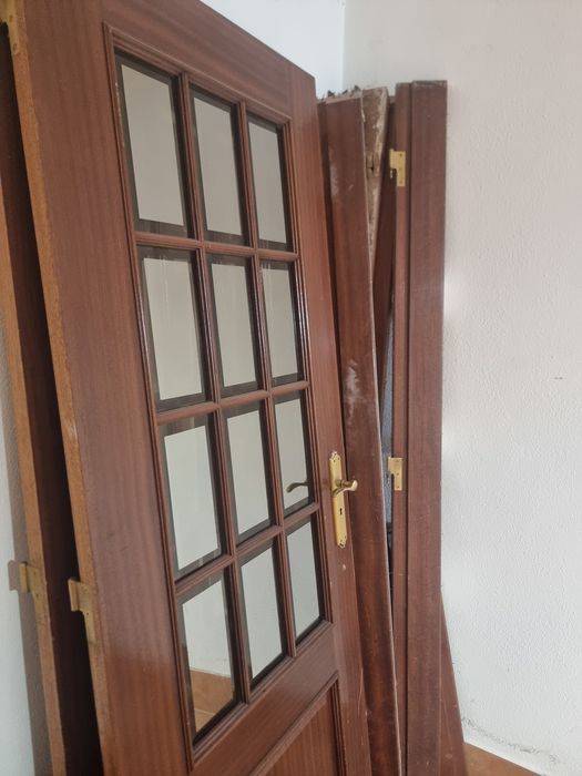 Portas de Madeiras e Efeito espelho em óptimo estado