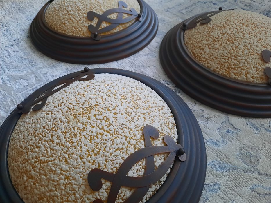 Trzy śliczne kinkiety, plafony. Idealny stan.