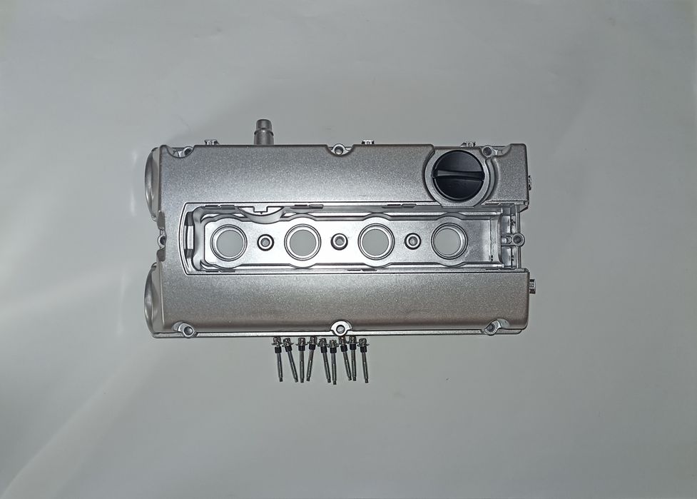 Крышка клапанов ГБЦ Z16XEP Z16XE1 OPEL Astra Zafira Meriva-A Vectra-C