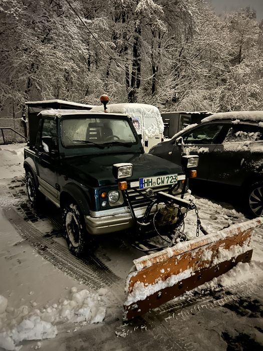 Sprzedam suzuki samurai z plugiem do odsniezania
