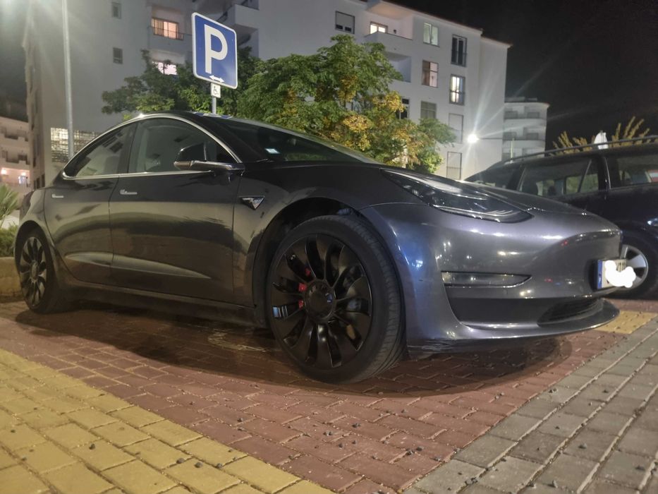 Tesla model 3 performance