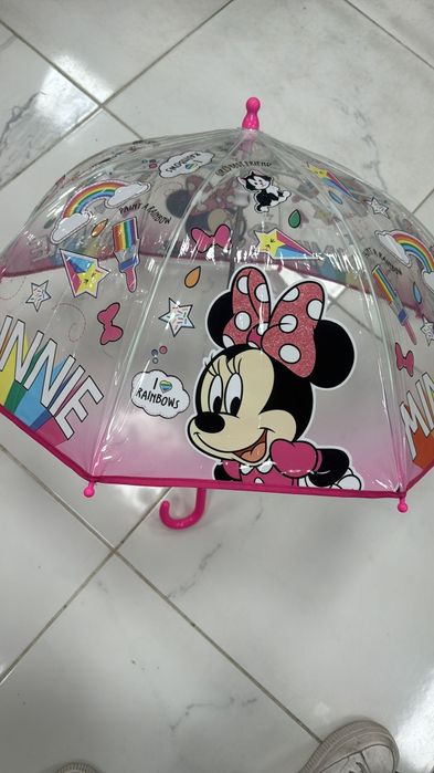 Vários guarda chuva de criança Disney