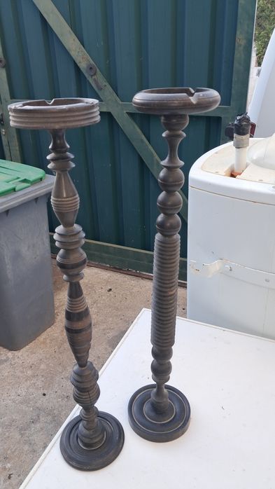 Cinzeiros em pau preto