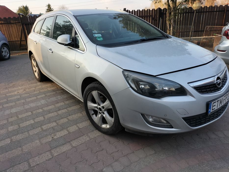 Opel Astra Pali jezdzi W całosci lub Czesci
