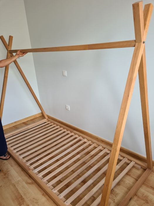 Cama montessouri criança