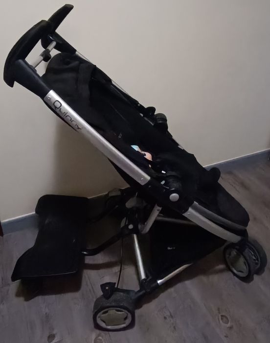 Carrinho Quinny com plataforma para irmãos