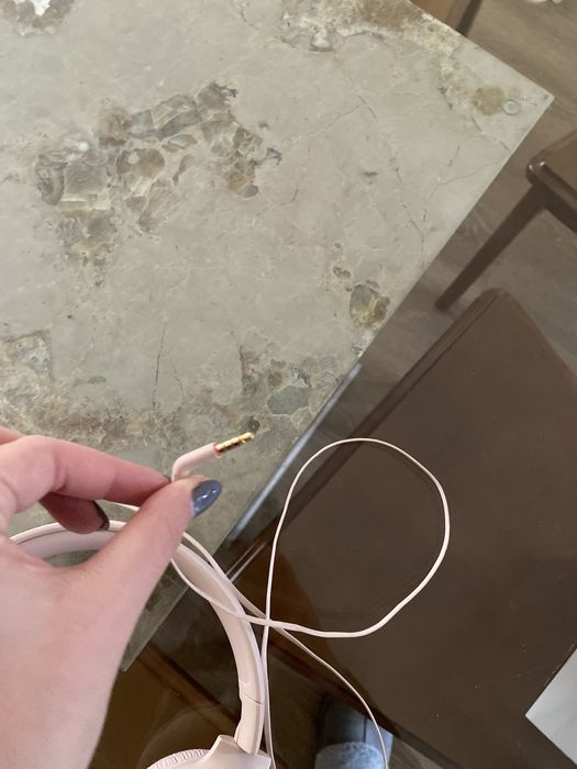 The headphones are like new and are from JBL. They have been used only a few times.64750492514050123