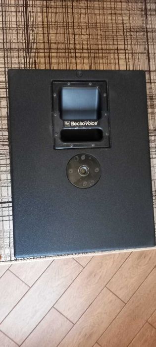 Cабвуфер  Electro-Voice SbA-760