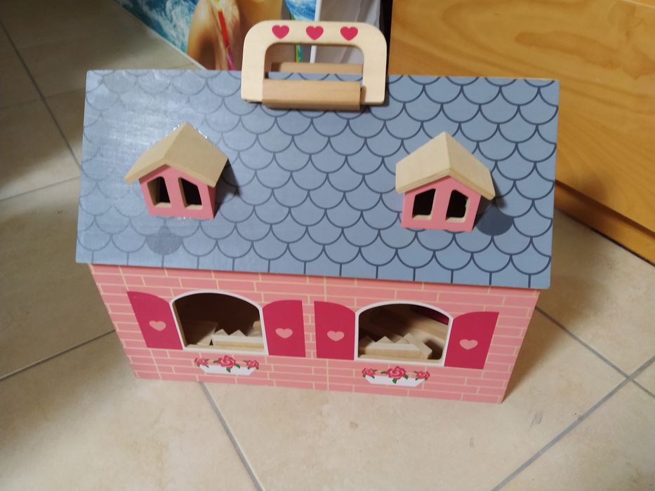 Casa de bonecas portátil