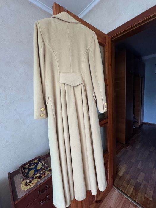 Пальто осіннє, довге, жовте