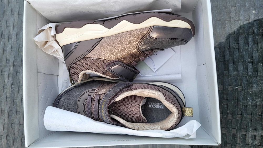 sapatilhas menina - geox - tamanho 28