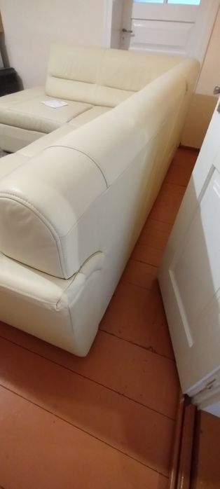 Продам шкіряний кутовий диван з Німеччини.