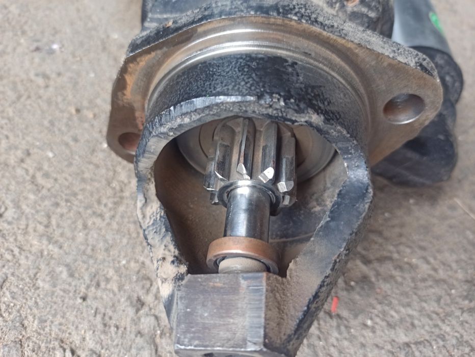 Стартер Джон дир 6410 б/у  SE501427