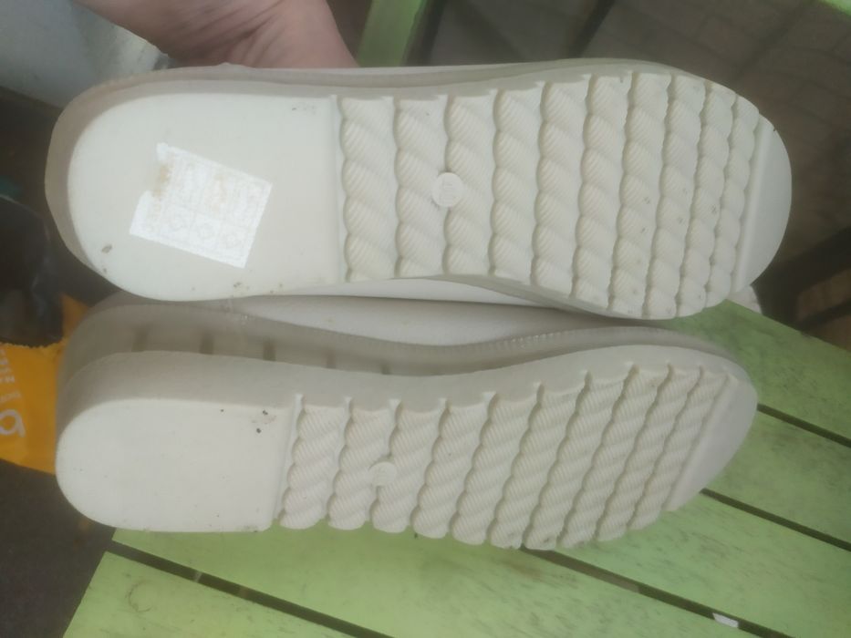 Piękne mokasyny beżowe ,skòra ,wygodne koturn 39/40