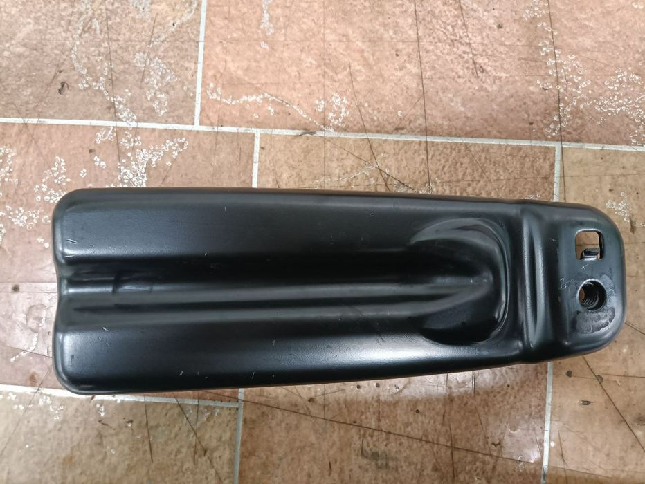 Кронштейн оригінал для кріплення захисту двигуна Фольцваген Шкода Skod