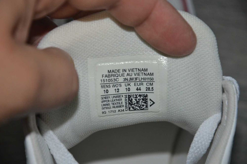 Продам кросівки шкіряні Фірма Converse