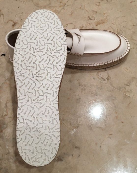 Mocassins brancos em pele tamanho 44 novos com caixa