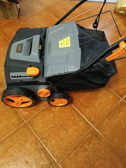 Escova elétrica para relva artificial