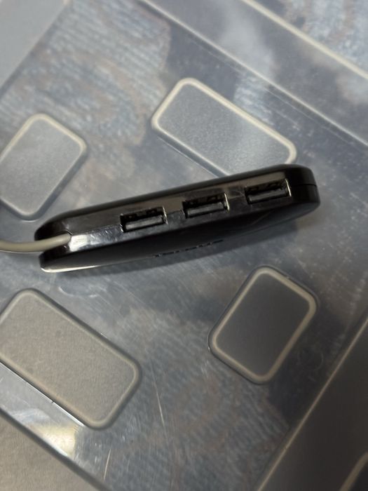 Hub com quatro entradas