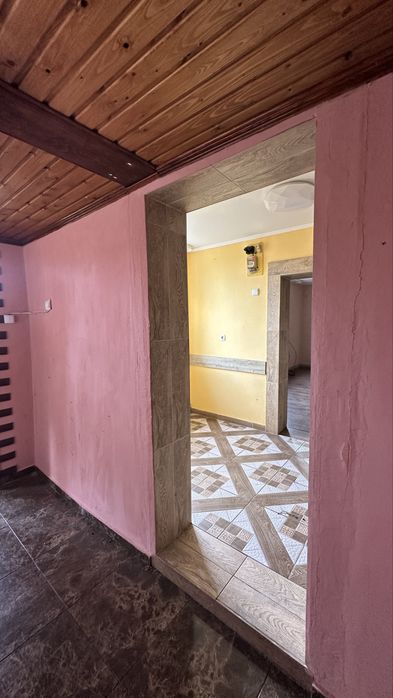 Продаж будинку, поруч з містом