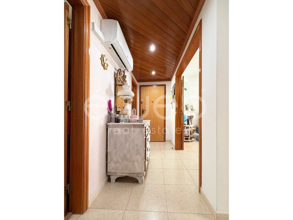 Apartamento T2 com arrecadação para venda na Quinta do Conde