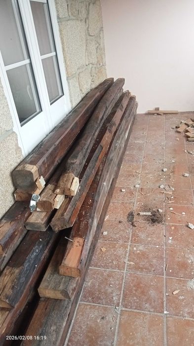 Vigas de madeira antiga