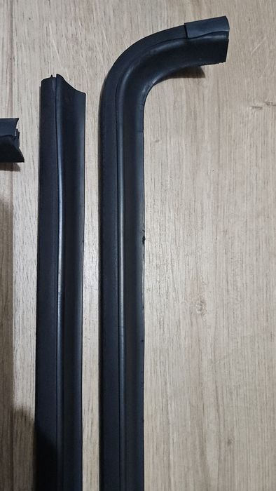 Listwy uszczelki zgarniające zewnętrzne VW Golf 2 II 5D