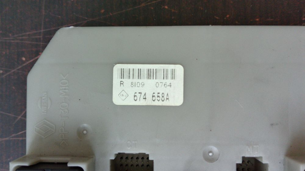 Modulo caixa de fusiveis Renault Clio III 3 2009
