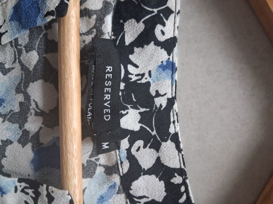 Sukienka w kwiaty Reserved M