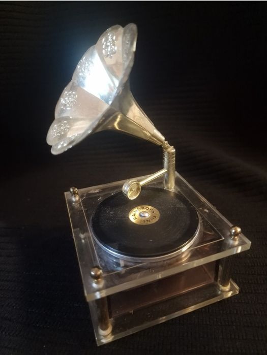 Antyk miniaturka grammofon