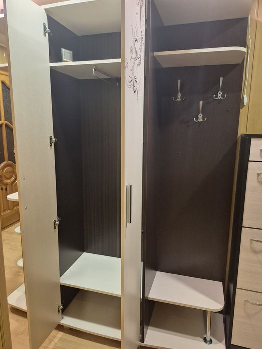 Передпокій, прихожа.