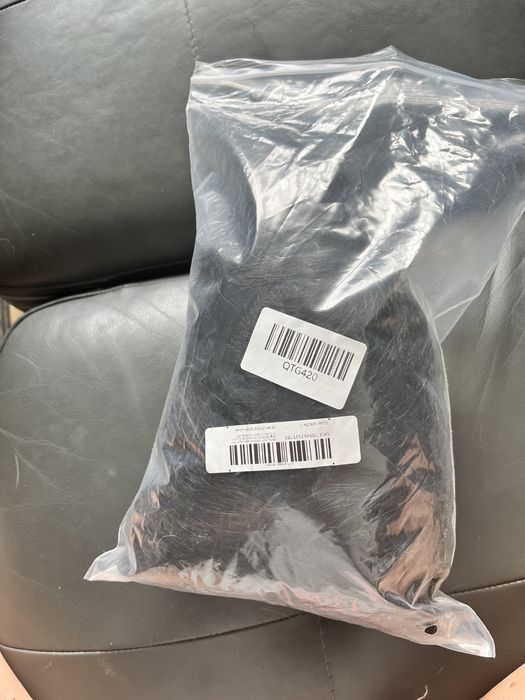 Włosy syntetyczne czarne