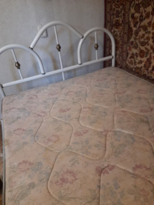 кровать двуспальная с ортопедические матрацом