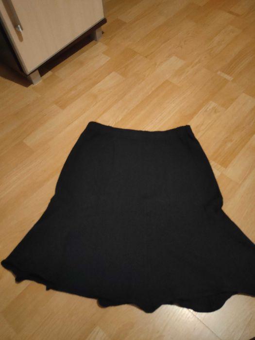 Cieplejsza czarna spódnica rozmiar L